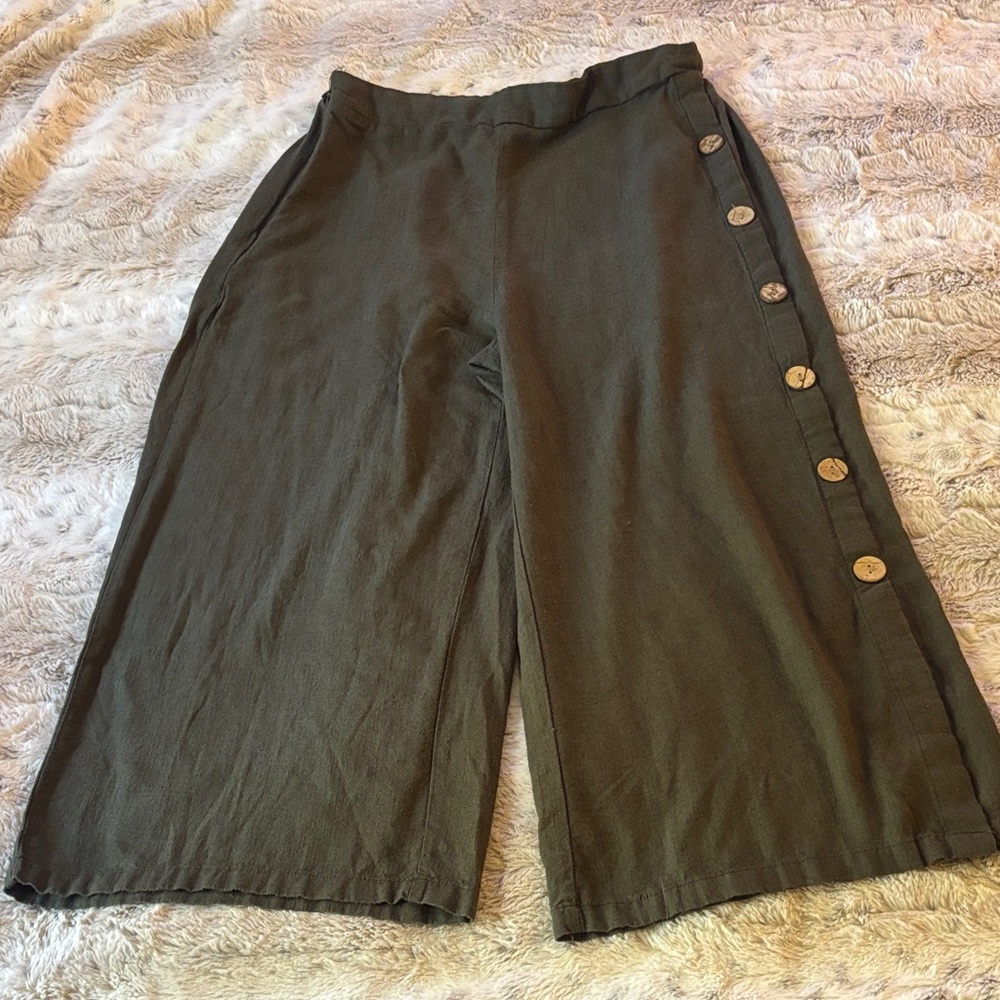 Stylish Emery Rose Wide-Leg Cropped Linen blend Pants with Button Detail
